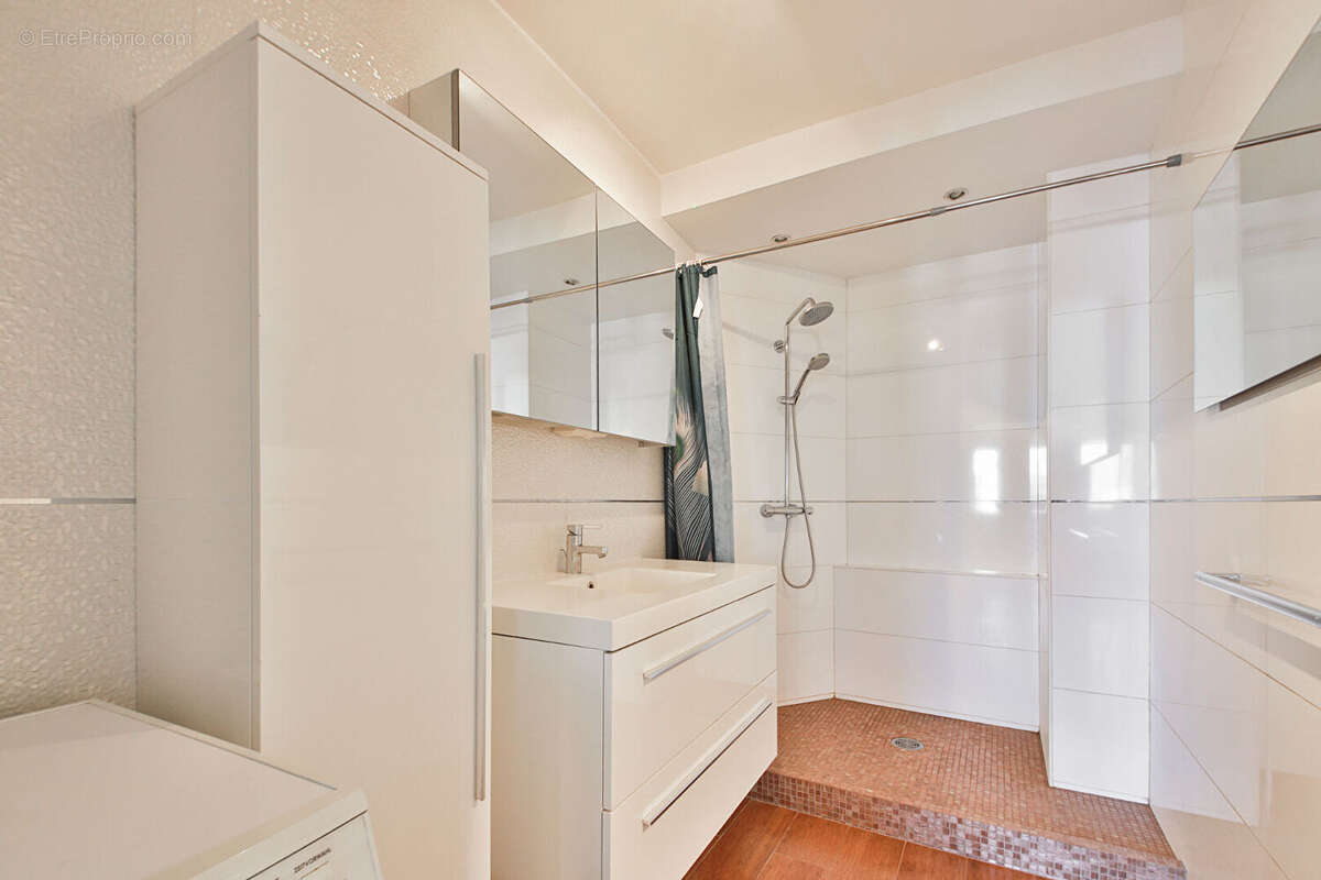 Appartement à PARIS-14E