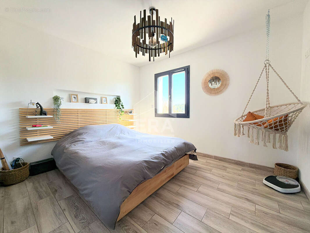 Maison à LE PUY-SAINTE-REPARADE