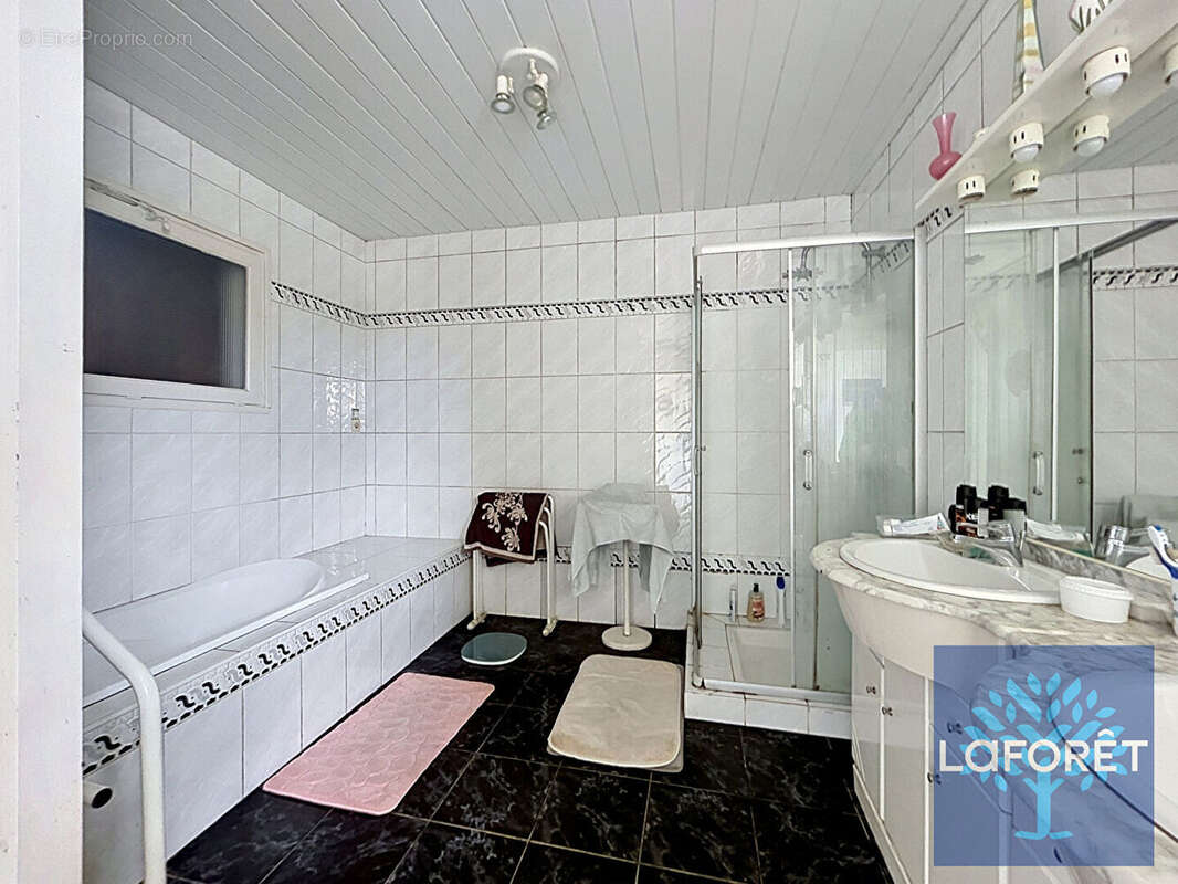 Maison de 164 m² avec grange, garage et piscine en pleine campagne - Saint-Geours-de-Maremne - photo 12