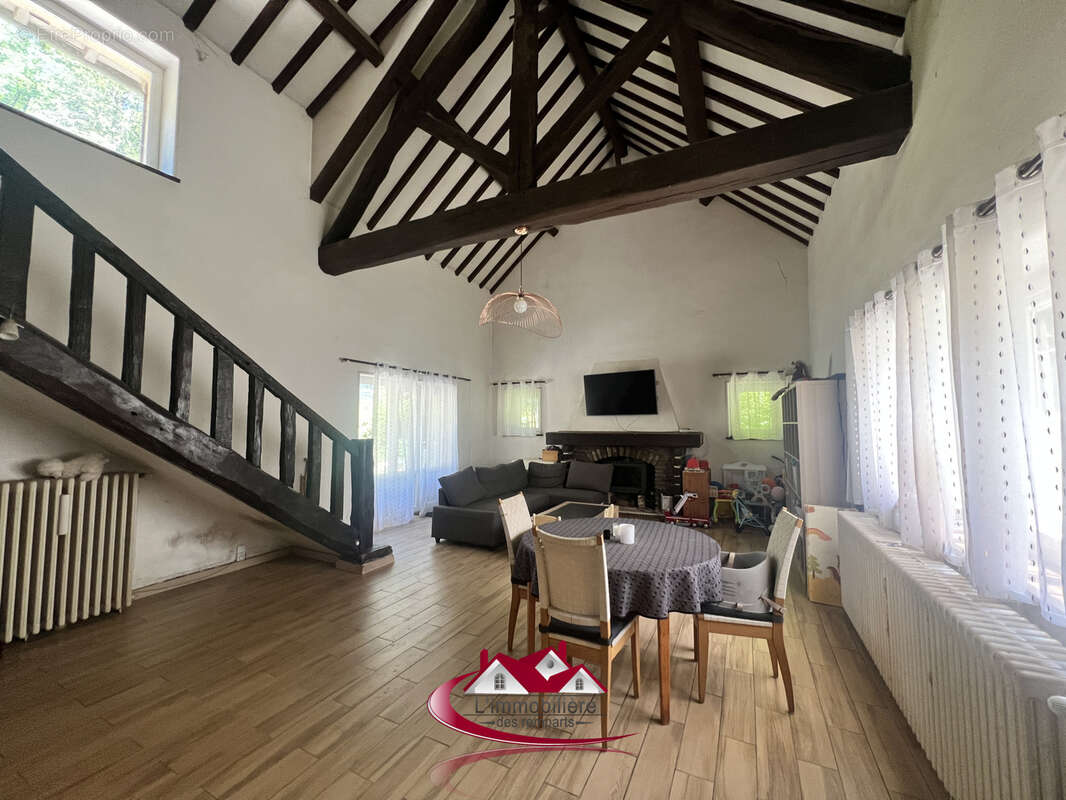 Maison ancienne sur plus de 2500 m2 de terrain - photo 3