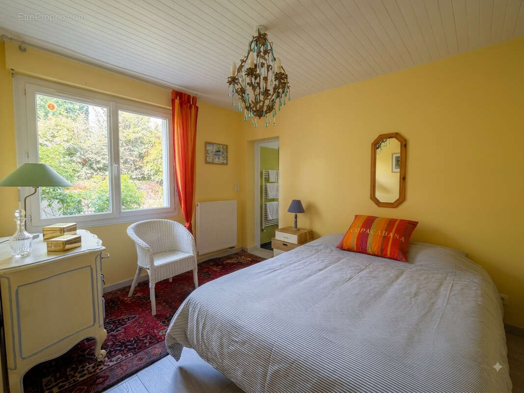 Une maison familiale pleine de potentiel, idéalement située à Sainte-Marguerite. - photo 11