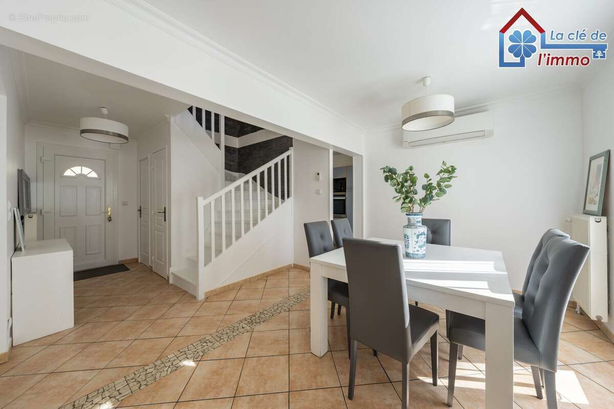 Maison à MOISSY-CRAMAYEL