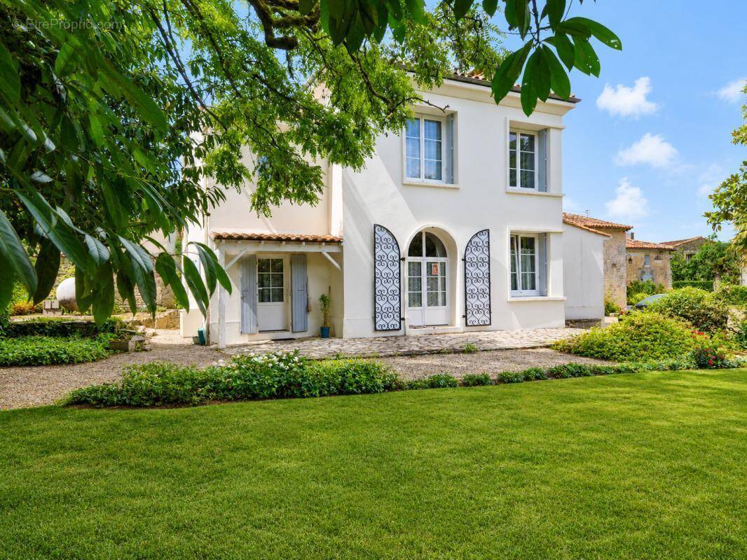 Maison à BARBEZIERES