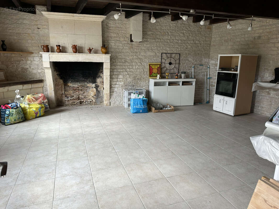 Propriété de caractère rénovée avec dépendances rénovées , Sigogne. - photo 39