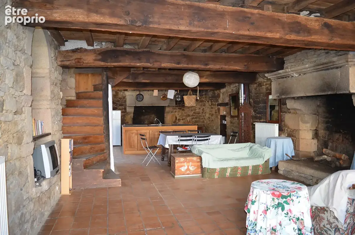 Maison de caractère à rénover au coeur de la  fabuleuse cité médiévale de Moncontour - photo 3