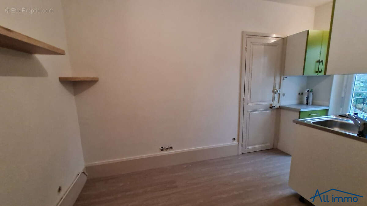 Appartement 540 m² à Saint-Maur-Des-Fosses  - photo 9