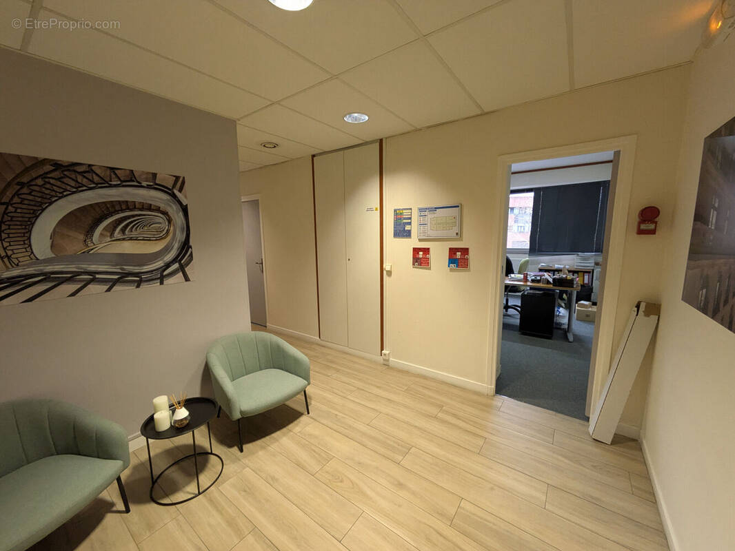 Photo 1 - Commerce à COURCOURONNES