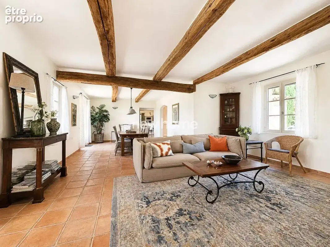 Lorgues – Propriété de charme avec vue panoramique, piscine et jardin d’exception - photo 12