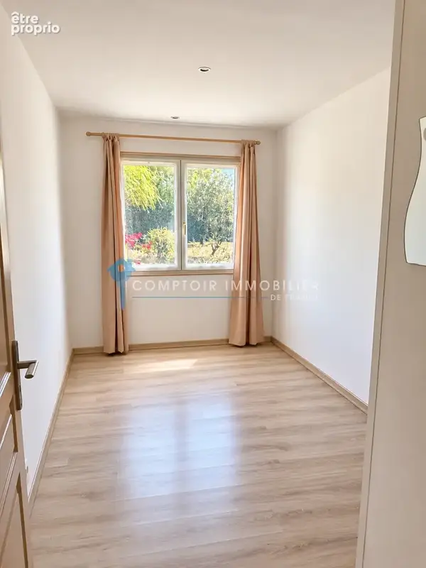 Maison 5 pièces avec terrain clos, dépendances et prestations de qualité   Ruoms - photo 6
