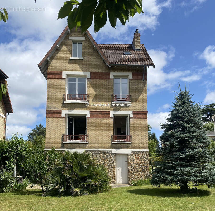 Maison à LA CELLE-SAINT-CLOUD