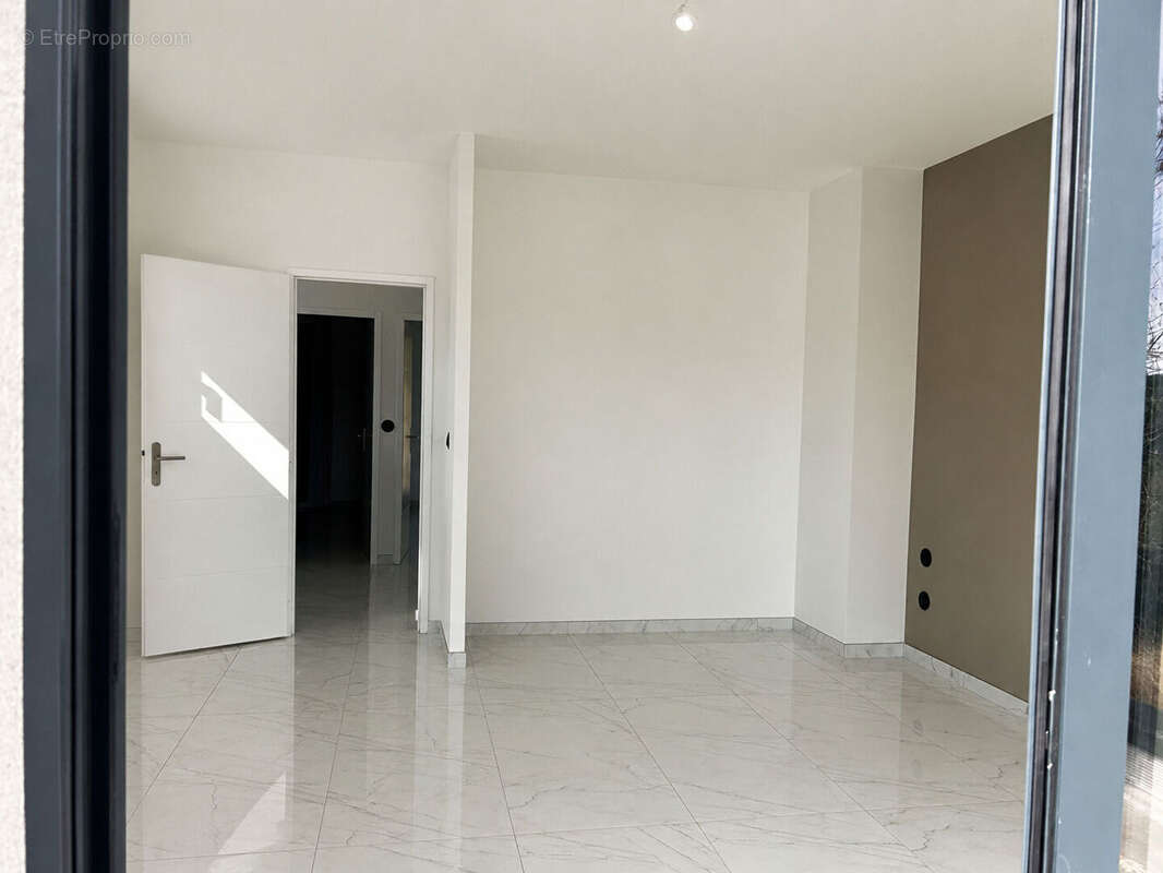 AULNAY-SUR-MAULDRE - Maison contemporaine neuve avec vue imprenable sur la vallée - photo 8