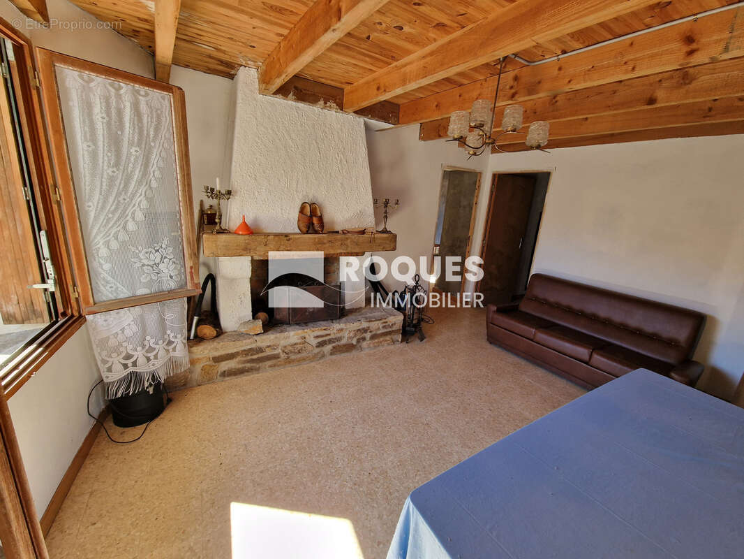 Sur la commune de Castanet-le-Haut, à vendre charmante maison de village 4 pièces d'environ 75 m2 avec garage - photo 12