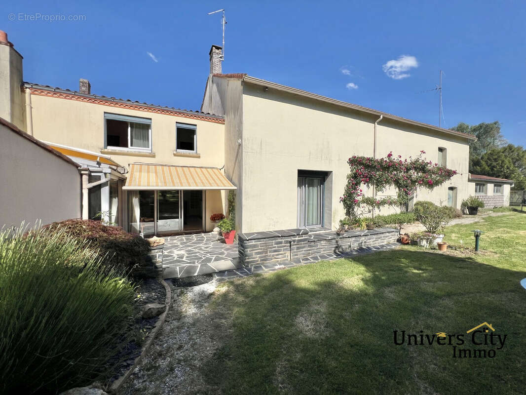 Maison à GENESTON