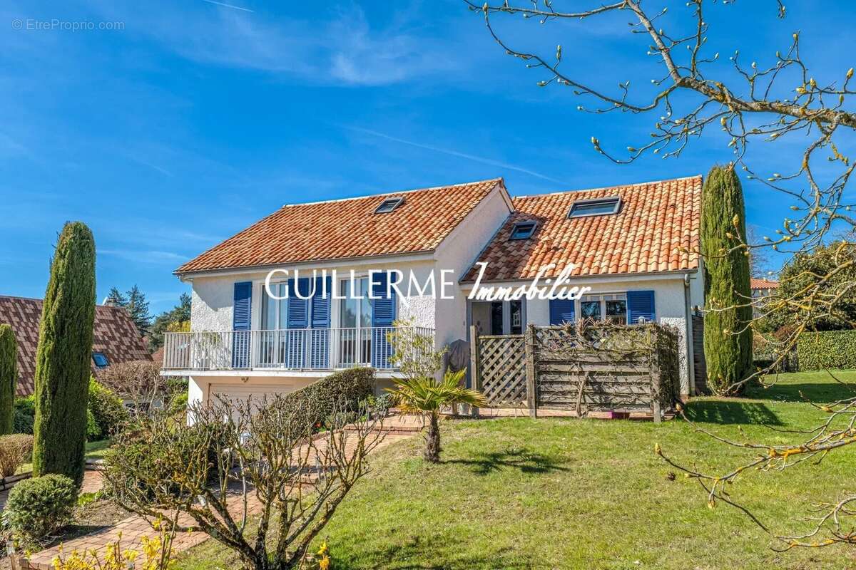 Maison à LA TOUR-DE-SALVAGNY