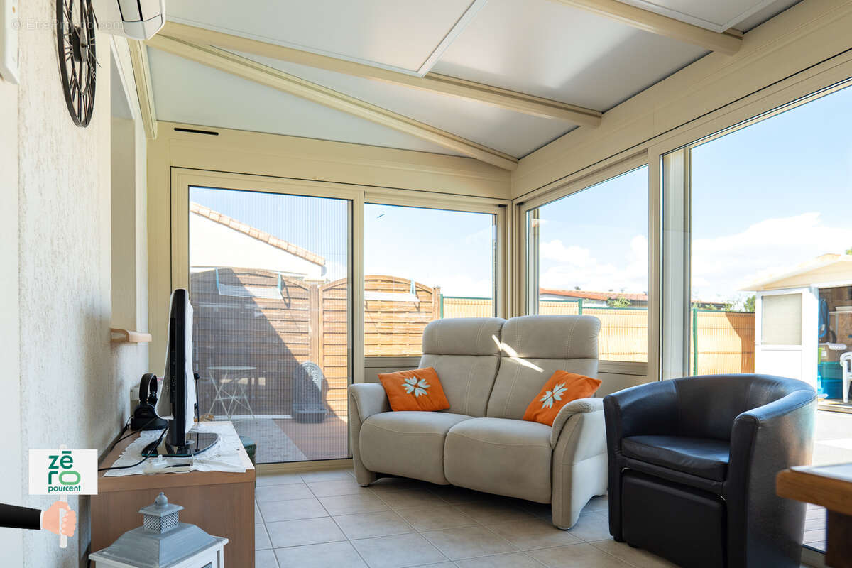 Longeville-sur-Mer   Maison de plain-pied 3 chambres avec piscine, véranda, garage et panneaux solaires   Hype - photo 6