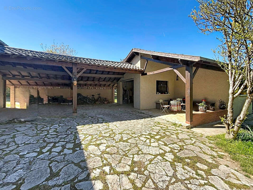 Maison à LABARTHE-SUR-LEZE
