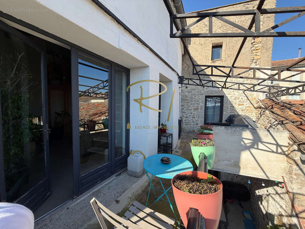 Maison à SAINT-SAUVEUR-DE-CRUZIERES