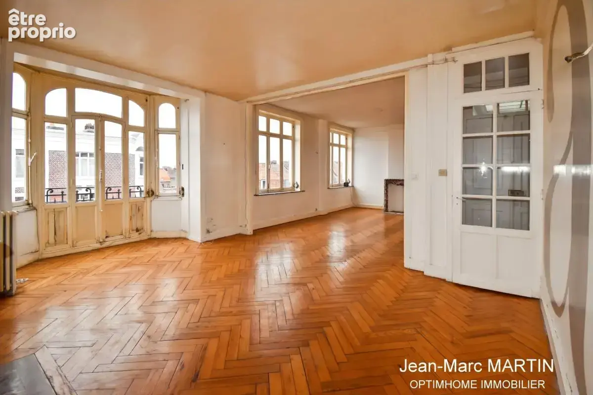 Proche du parc Barbieux, appartement lumineux de 91,74 m² à rénover à 3 min du métro – Roubaix - photo 2