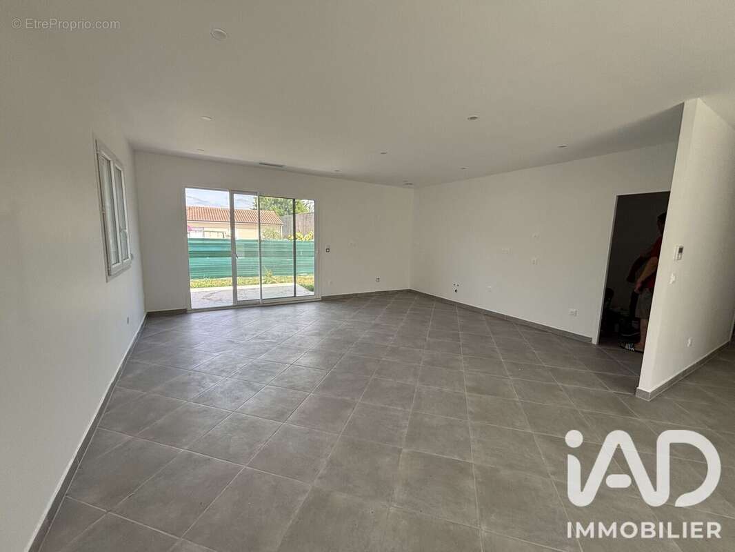 Maison 111 m² à Saint-Medard-De-Guizieres  - photo 3