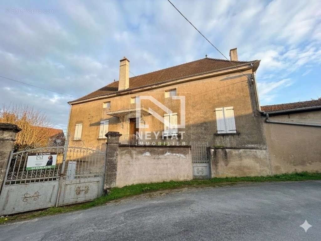 Grande maison en pierres avec jardin et dépendances - photo 11