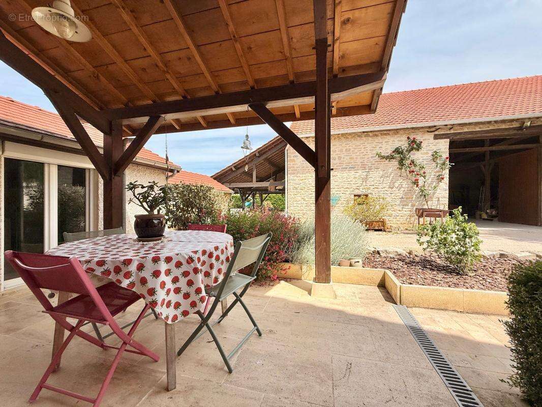 Maison à ECHENON