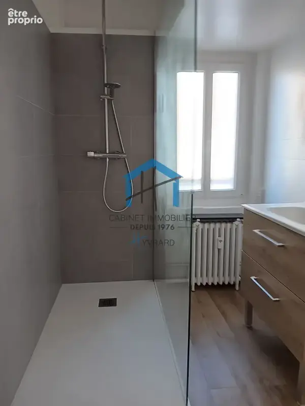 Appartement bourgeois type F3 de 81.56 m2 avec une cave et un garage au 5ème étage avec un ascenseur. - photo 4