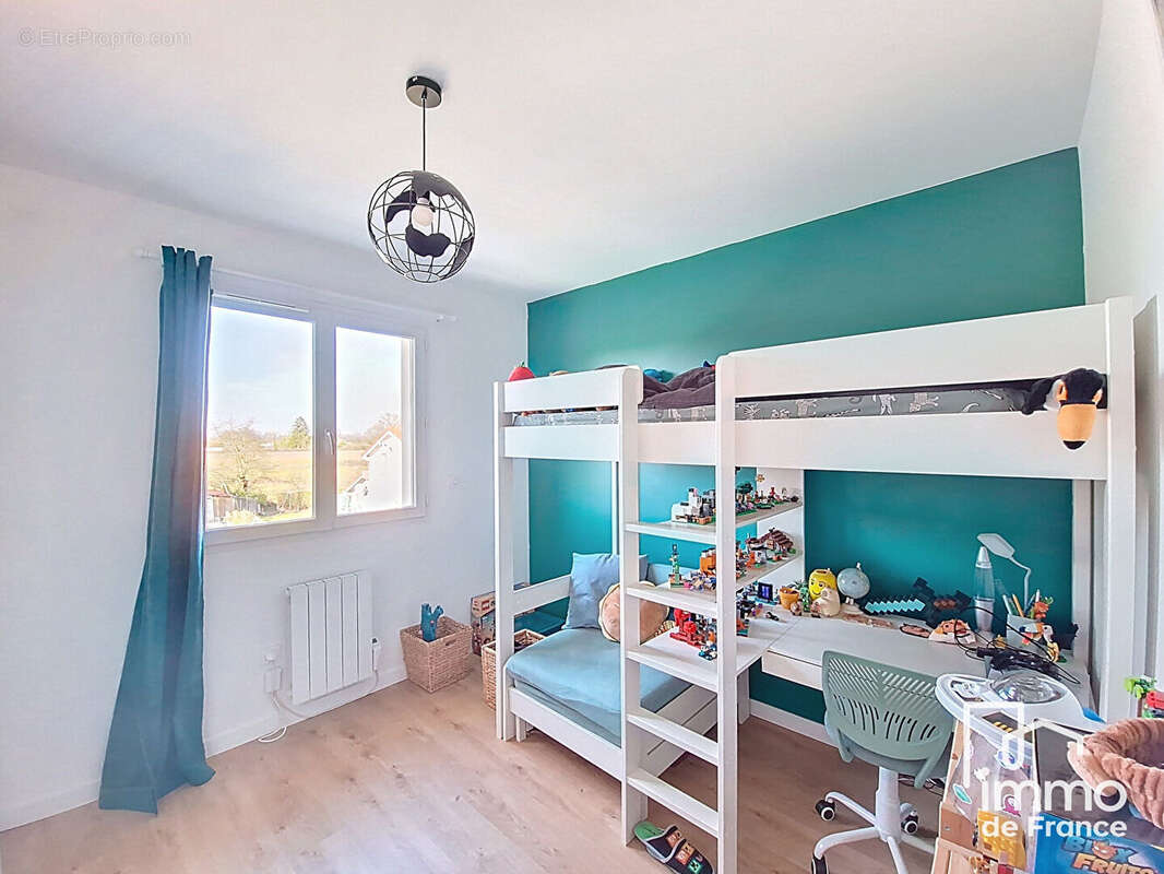ATTIGNAT - Maison moderne de 105 m² avec jardin et garage - photo 10