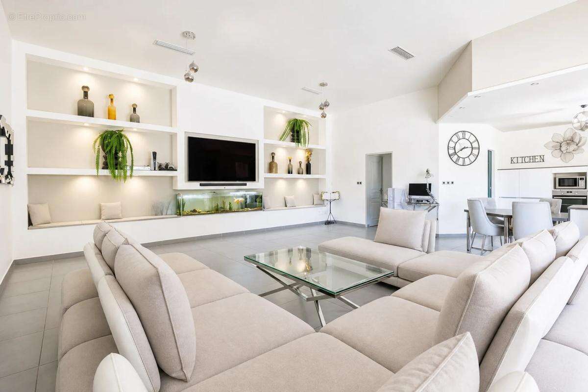 Maison 7 pièces avec grand jardin et piscine - photo 8