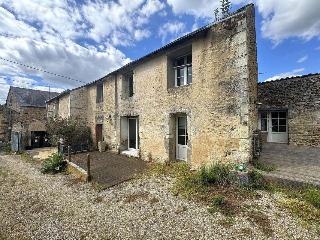   - Maison à SAINT-JACQUES-DE-THOUARS