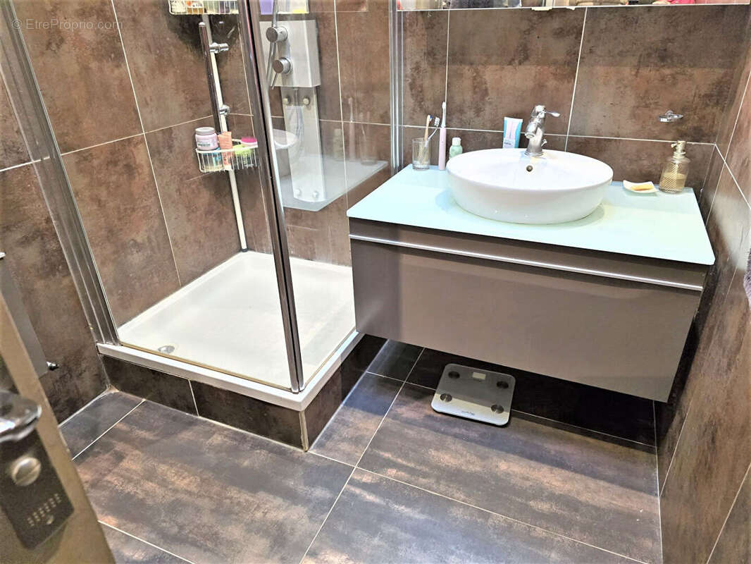 Appartement à COURBEVOIE