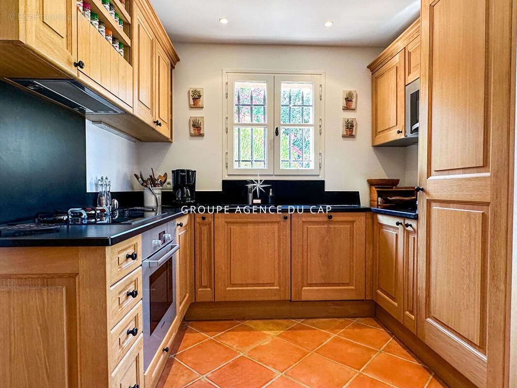 À vendre magnifique villa de type provençal aux issambres 180m2 vue mer sur le golfe de st tropez - photo 6