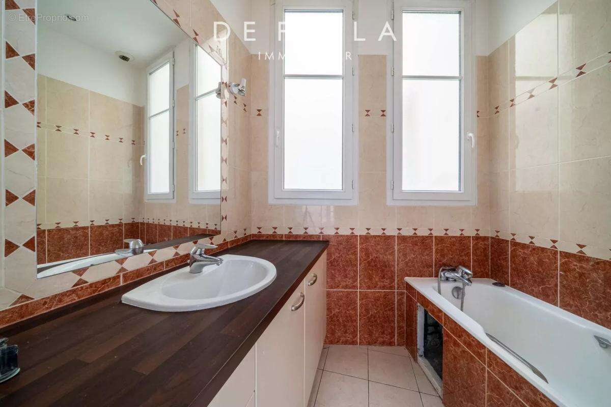 Appartement à NEUILLY-SUR-SEINE