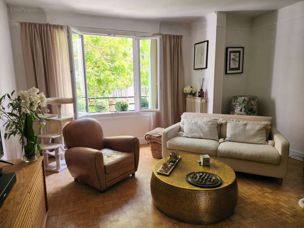 Appartement à PARIS-16E