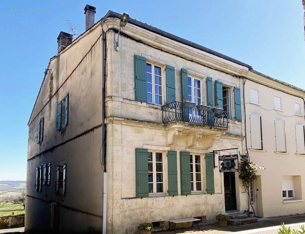Maison à MONCLAR