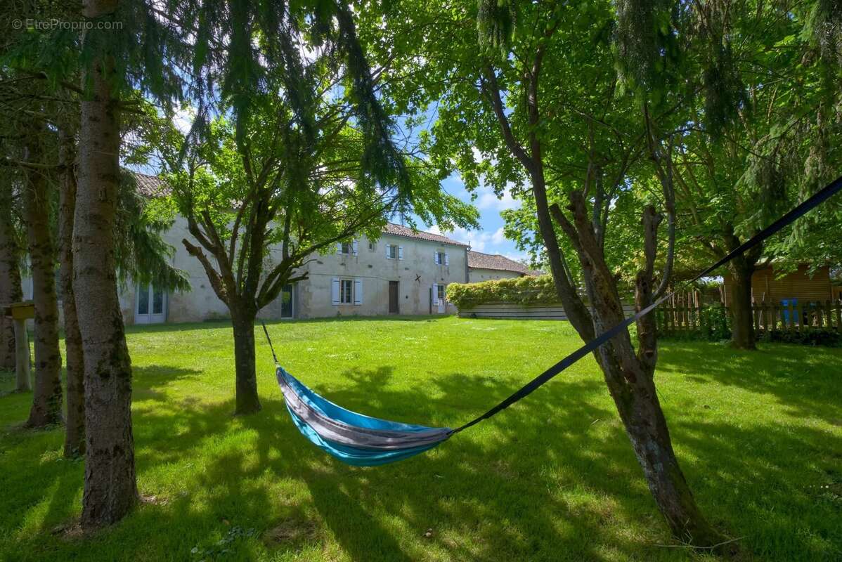 Maison en pierre spacieuse avec grand gîte (4/6 chambres) au cœur d’un village recherché - photo 20