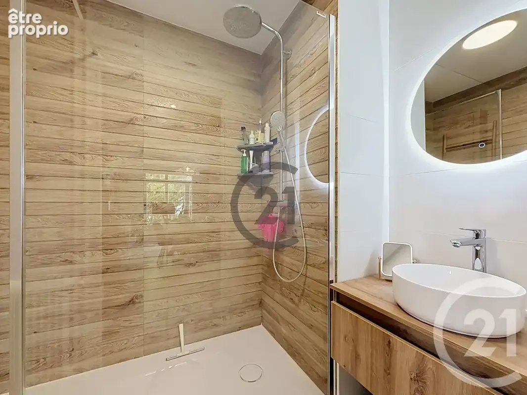Appartement 75 m² à Saint-Andre-Les-Vergers  - photo 8