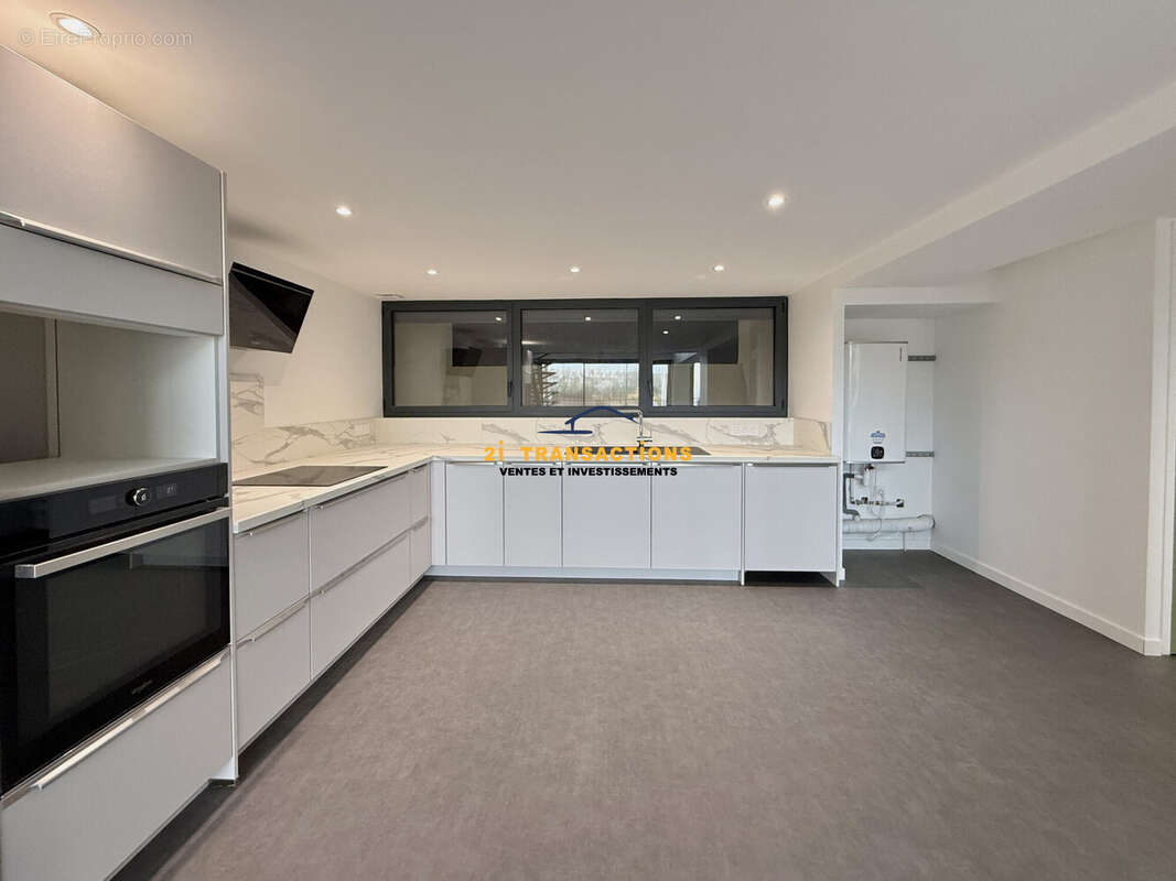 Appartement à LA TOUR-EN-JAREZ