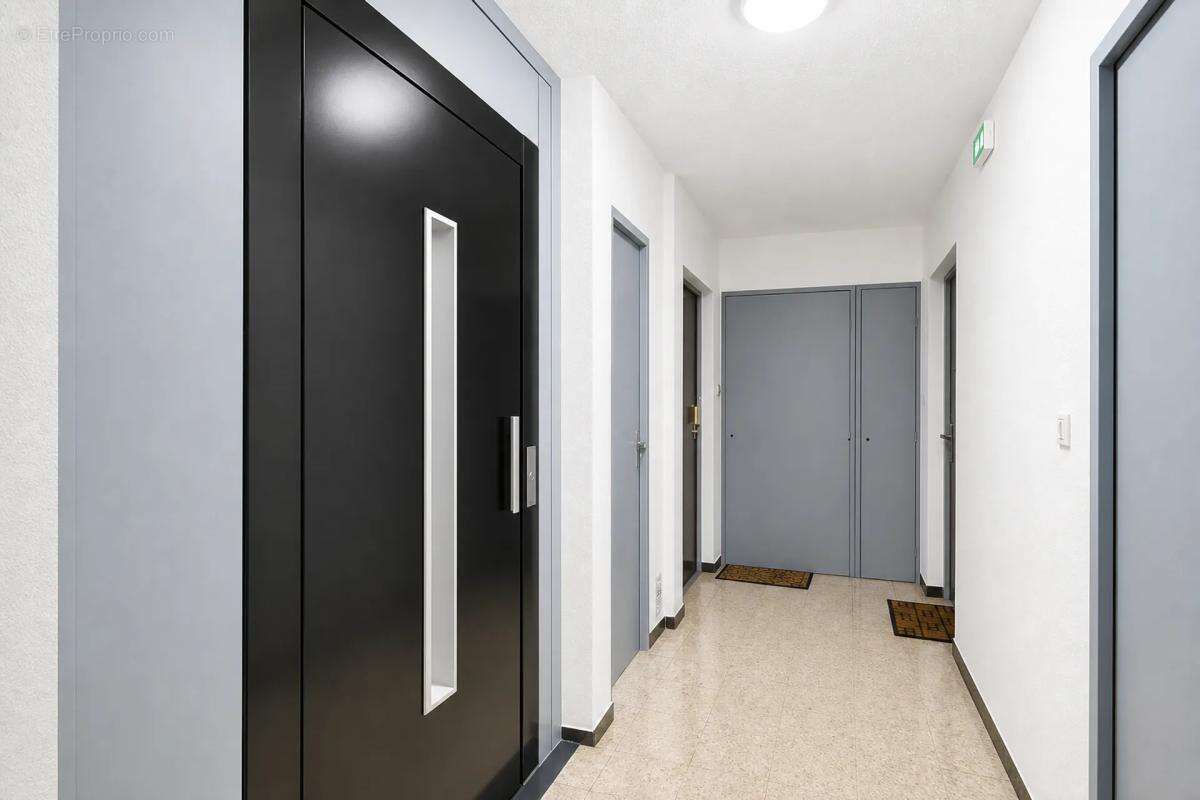 Appartement 4 pièces de 72 m² vendu loué - photo 22