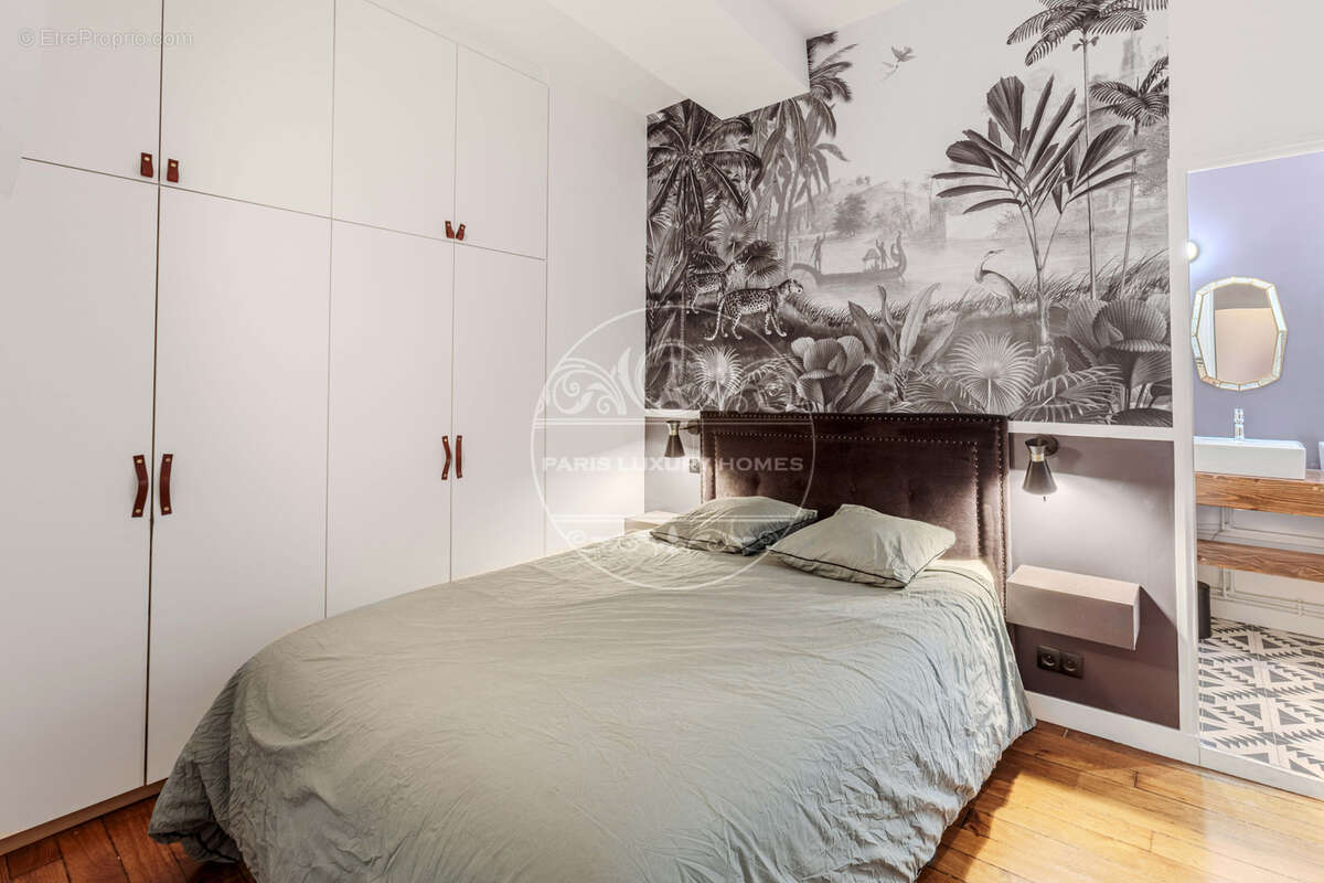 Appartement à PARIS-1E