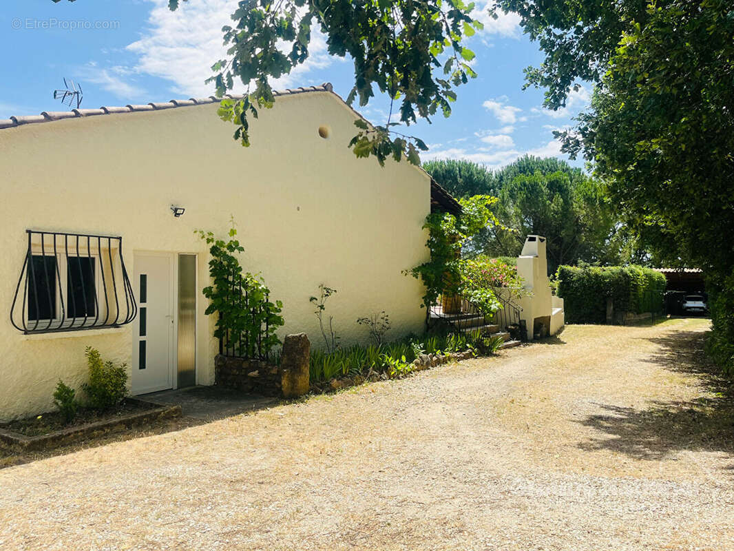 Ensemble immobilier de 377m2 sur plus de 5800m2  prés de Uzés - photo 4