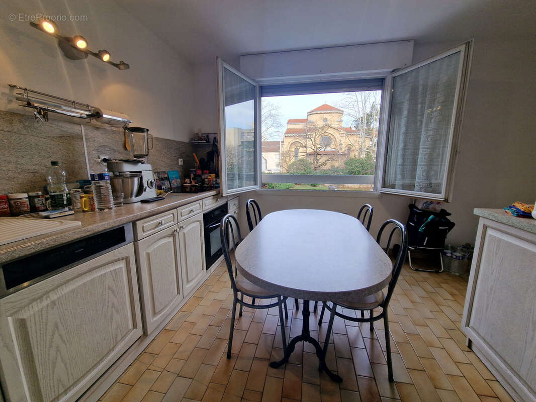 Appartement à LYON-8E