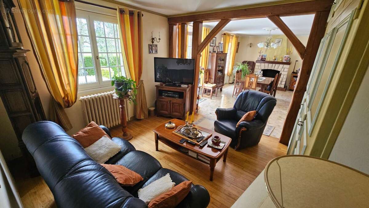 Maison à HOUDAN