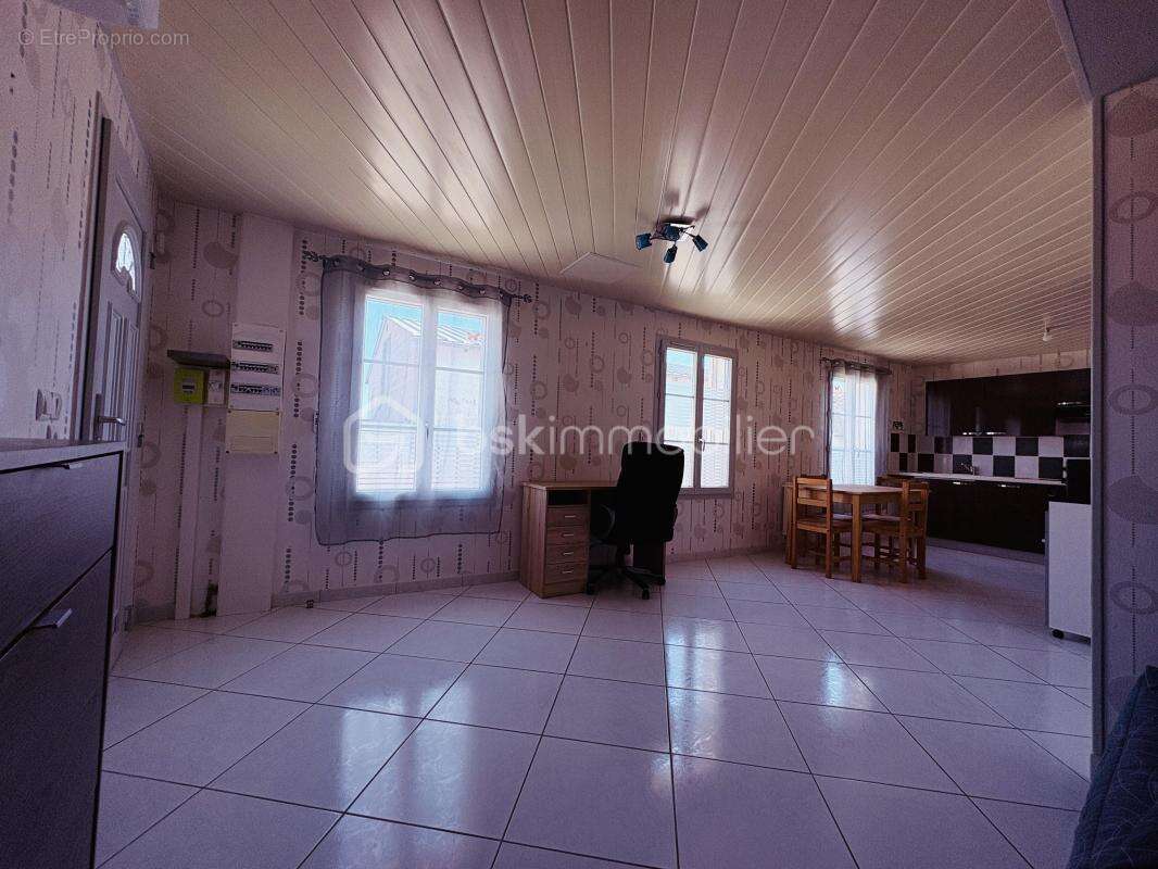 Maison récente 2 chambres avec extérieur – centre-bourg de cozes - photo 2
