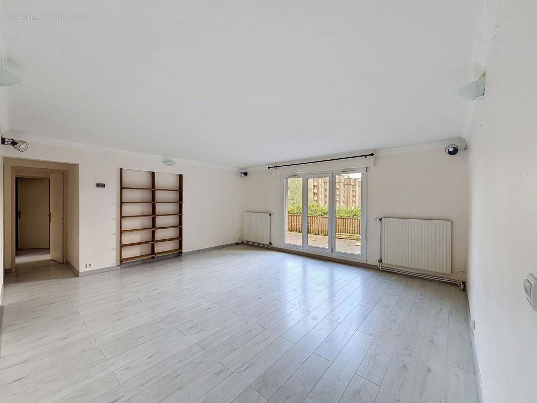Appartement à MONTIGNY-LE-BRETONNEUX