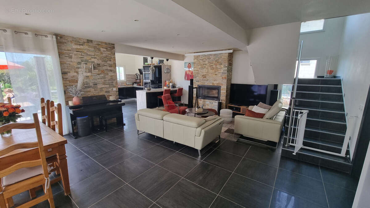 Maison à SAINT-CERGUES