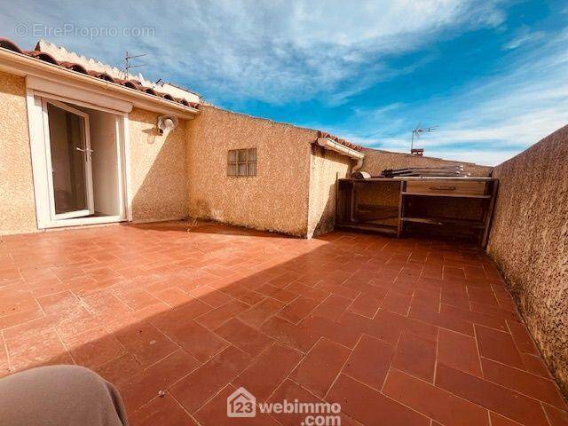 Maison à SAINT-LAURENT-DE-LA-SALANQUE