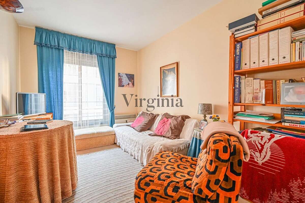 Appartement à CHARENTON-LE-PONT