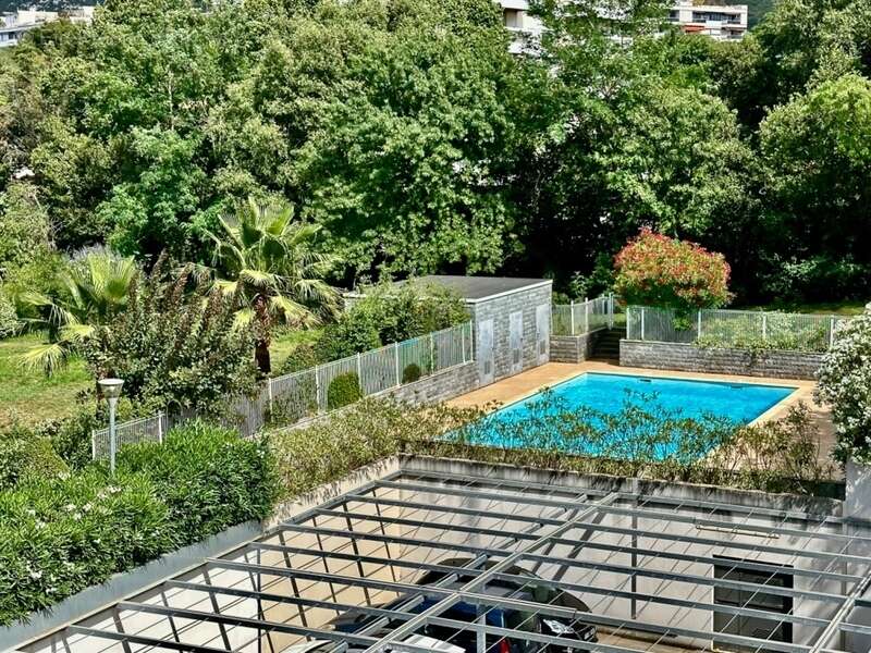 MARSEILLE 10EME, T4/5 de 100m2 avec Terrasse de 86m2, Double BOX Fermé et Place de Parking Privative - photo 4