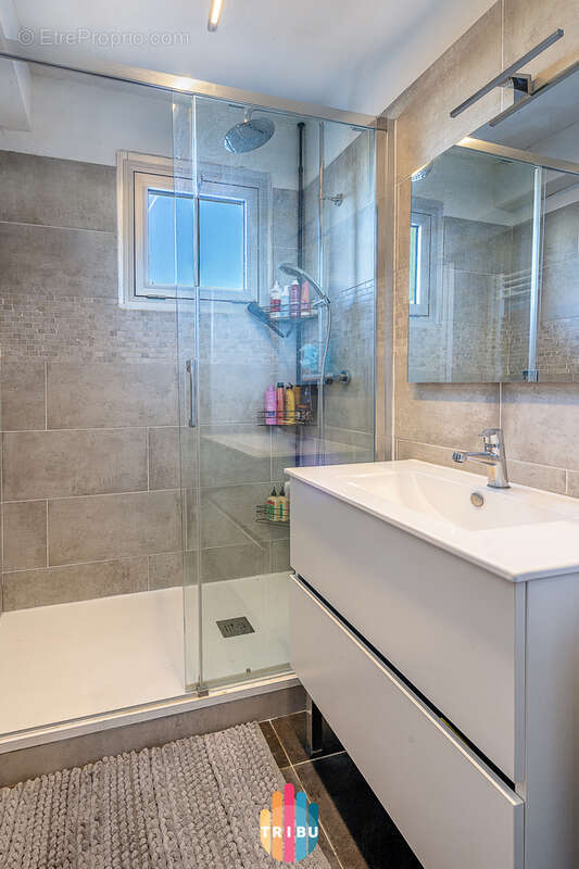 Appartement à MARSEILLE-4E
