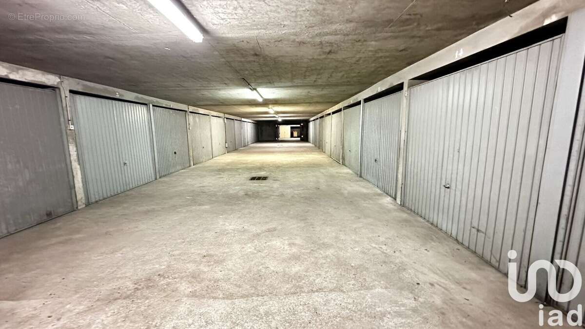 Photo 9 - Parking à COURBEVOIE